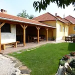 Napfeny Es Vendeghaz * Egerszalok
