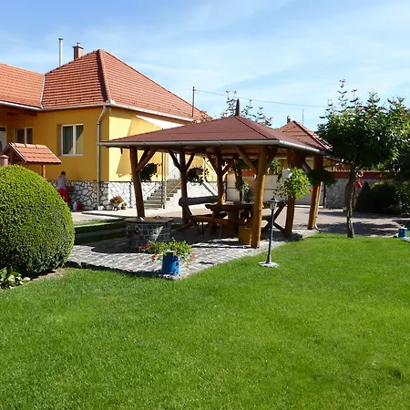 Apartament Napfeny Es Vendeghaz