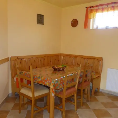 Napfeny Es Vendeghaz Apartment