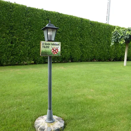 Napfeny Es Vendeghaz Apartament