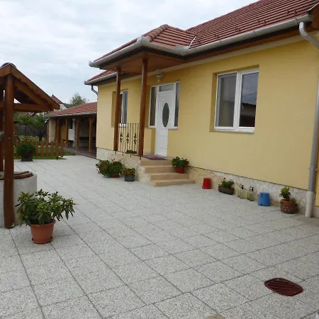 Napfeny Es Vendeghaz Egerszalók